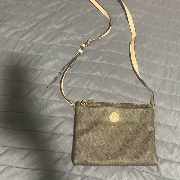 Michael kors double zipped crossbody - Picture 1 of 10